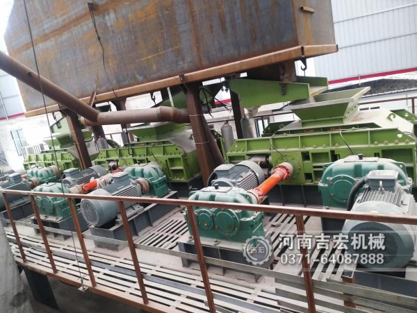 液壓對輥制砂機:高壓碾壓出料,打造高強混凝土專用精品砂!